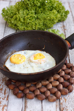 Scrambled eggs in an iron pan