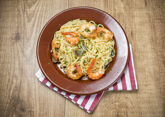 Langostinos y spaghetti