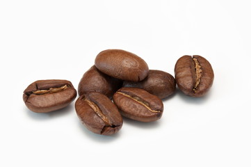 Obraz premium Coffee beans isolated in white background.