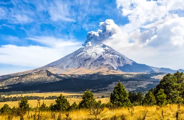 Deurstickers Mexico Actieve vulkaan Popocatepetl in Mexico