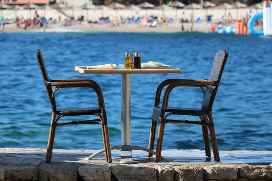 wartender Mittagstisch in Primosten, Kroatien