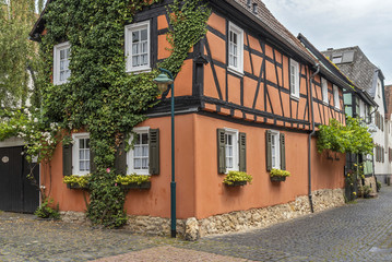 Fototapeta na wymiar Historische Altstadt von Hochheim am Main