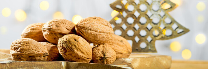 Wallnuts with Christmas tree