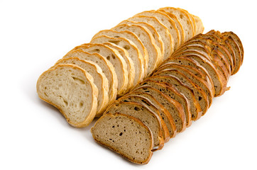Geschnittenes Weizenbrot und Roggenmischbrot