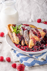 French toast with fruits