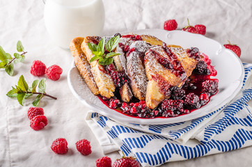 French toast with fruits