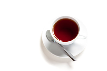 Белый чайник и чашка на белом фоне.