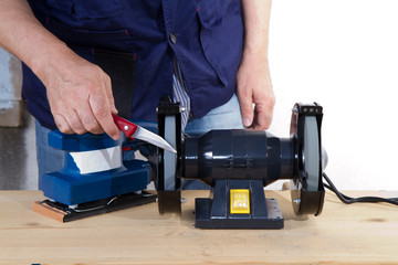 sharpening a kitchen knife with a machinery