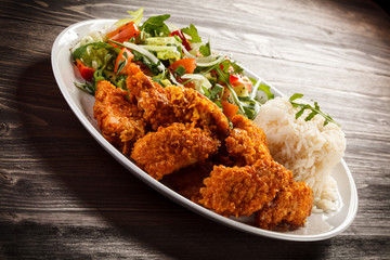 Grilled chicken nuggets and vegetables