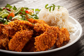 Grilled chicken nuggets and vegetables
