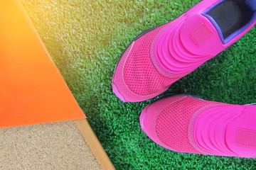 New running pink shoe