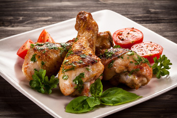 Grilled chicken legs and vegetables 