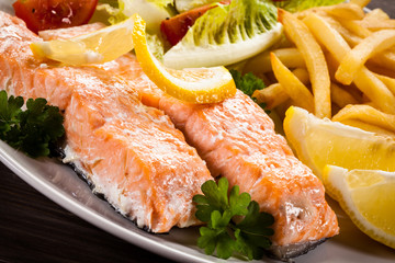 Fried salmon and vegetables 