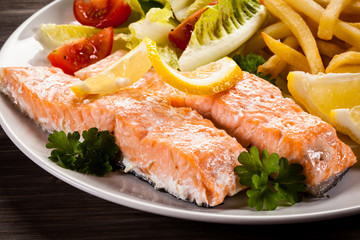 Fried salmon and vegetables 