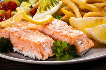 Fried salmon and vegetables 