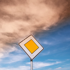 priority road sign (24)