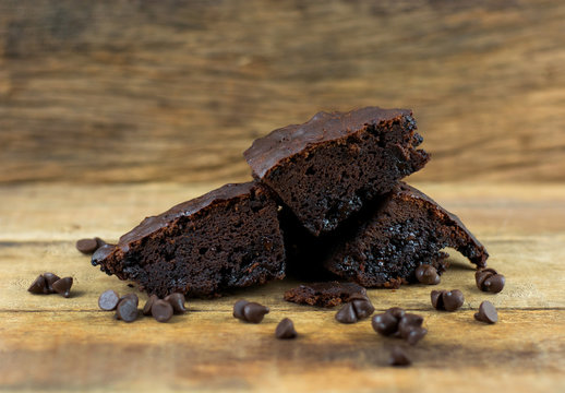 Texture of chocolate cake  with chip cookies