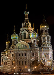 Fototapeta na wymiar The church by the canal. White nights, Saint-Petersburg, Russia..Night view of Griboyedov Canal and Church of the Savior on Blood.