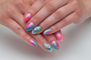 sharp nails with sparkles with daisies in the nameless nails