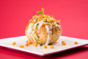 Fototapeta Rajasthani Shahi Raj Kachori, stuffed katchori with potato and sprout filling and served with curd, chutney and sev obraz