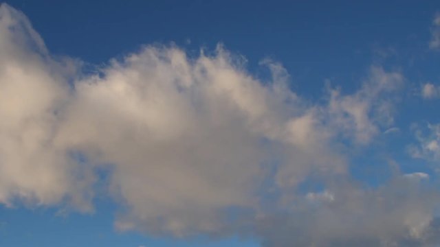 Beautiful time lapse of puffy clouds.