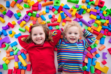 Fototapeta na wymiar Children playing with colorful blocks.