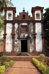 Fototapeta na wymiar Old abandoned church in Old Goa, India 