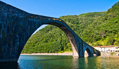 Fototapeta na wymiar Devil's bridge, or the bridge of the Maddalena in Tuscany