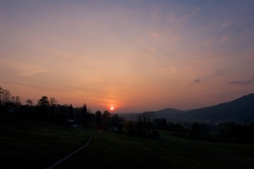 Fototapeta na wymiar Sonnenuntergang über Bad Tölz