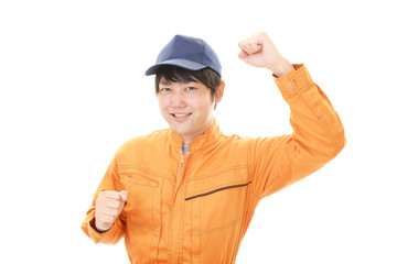 ガッツポーズの作業員