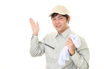 案内する作業員