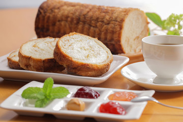 食パンとジャム