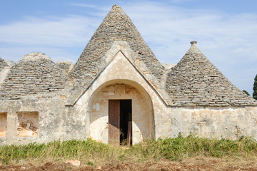Fototapeta na wymiar Traditional Trulli house on Puglia