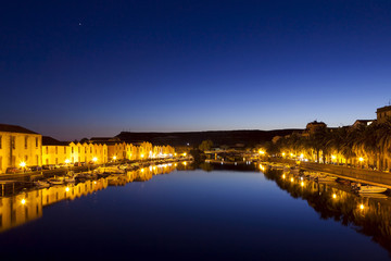 Obraz premium night vision village of Bosa in Sardinia from the bridge