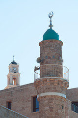 Jaffa, Israele: il minareto della Moschea di Al Bahr nella città vecchia il 31 Agosto 2015