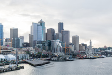 Fototapeta na wymiar Coast of Seattle with Ferris Wheel