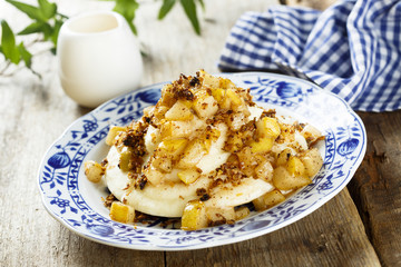 Dessert with pears and granola