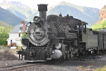 Naklejka premium A vintage American steam engine in the San Juan mountains 
