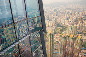 Fototapeta na wymiar beautiful view of Hong kong city in reflection in glass at sky10