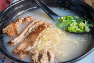 tonkotsu pork ramen japanese noodle