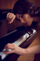 Fototapeta na wymiar attractive lady on the piano