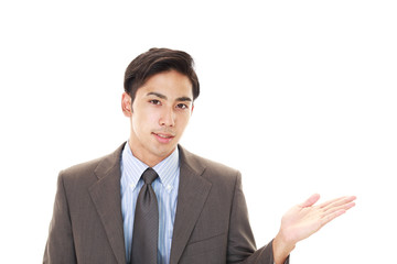 案内する笑顔のビジネスマン