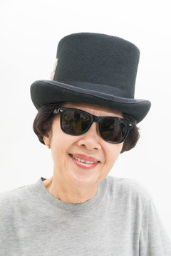 old women wear hat and sunglasses  smailling