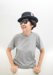 old women wear hat and sunglasses  smailling