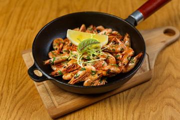 prawns grilled with vegetables
