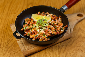 prawns grilled with vegetables
