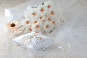 Fototapeta na wymiar Wedding background, bouquet, rings 