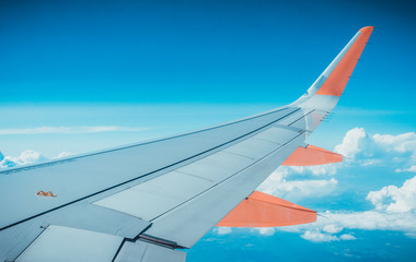 Fototapeta premium Airplane wing viewed from the cabin