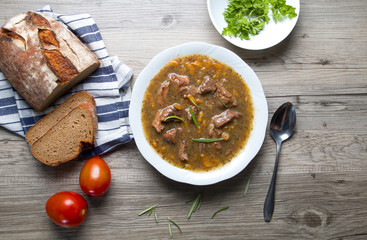 Pyszny wołowy gulasz domowy