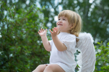 Little angel claps his hands